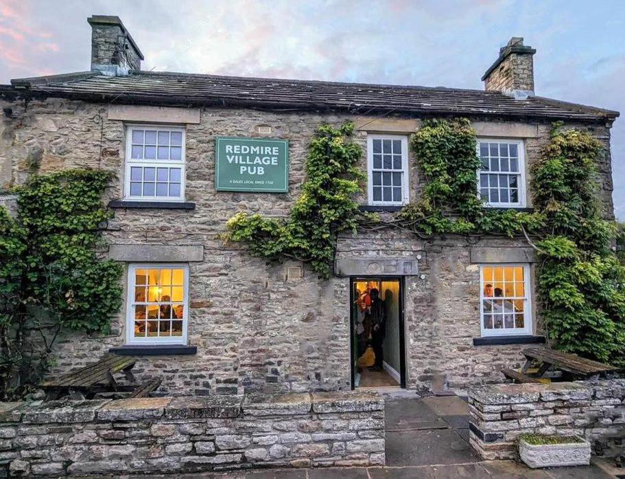 Redmire Village Pub Bagian luar foto